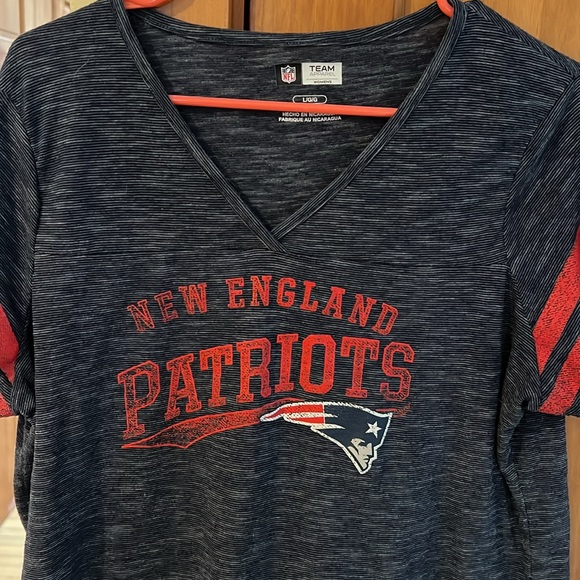 NFL Team Apparel New England Patriots Blue Heathered V-Neck T - Shirt - Picture 2 of 11